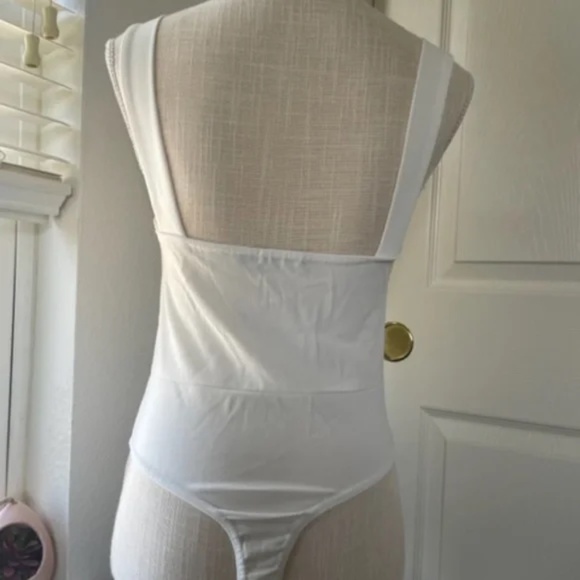 Boohoo | White Hook & Eye Sleeveless Corset Bodysuit, Size 6 - Picture 8 of 11